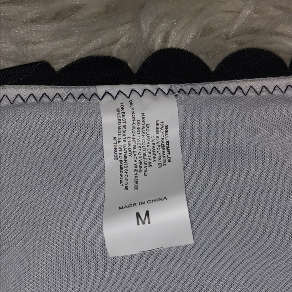 Black tie up scallop bikini 👙 - Picture 4 of 5